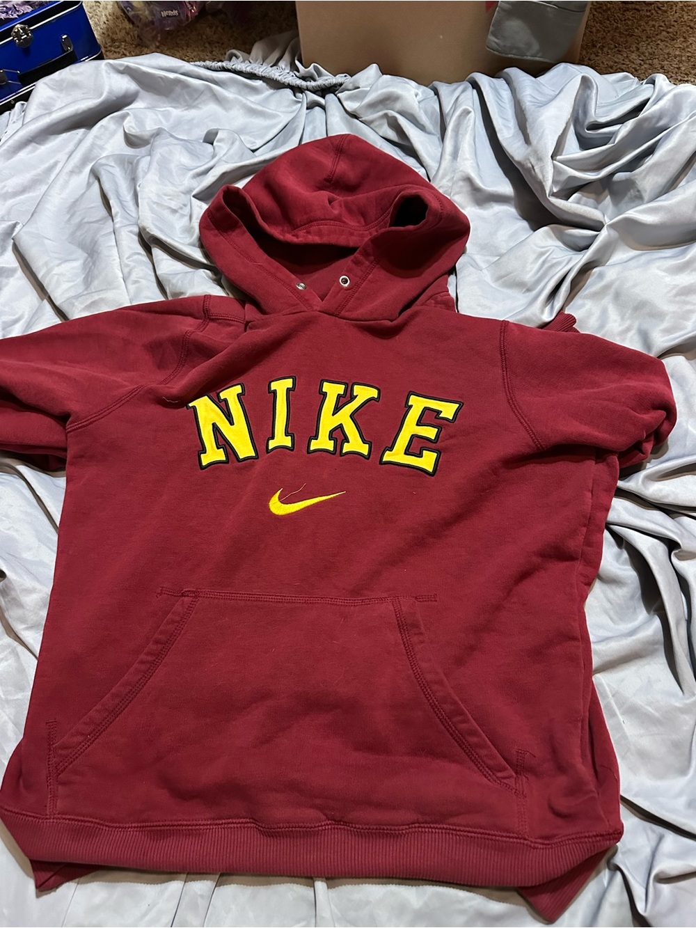 Nike Men’s Maroon Crewneck Hoodie with Yellow Logo vintige